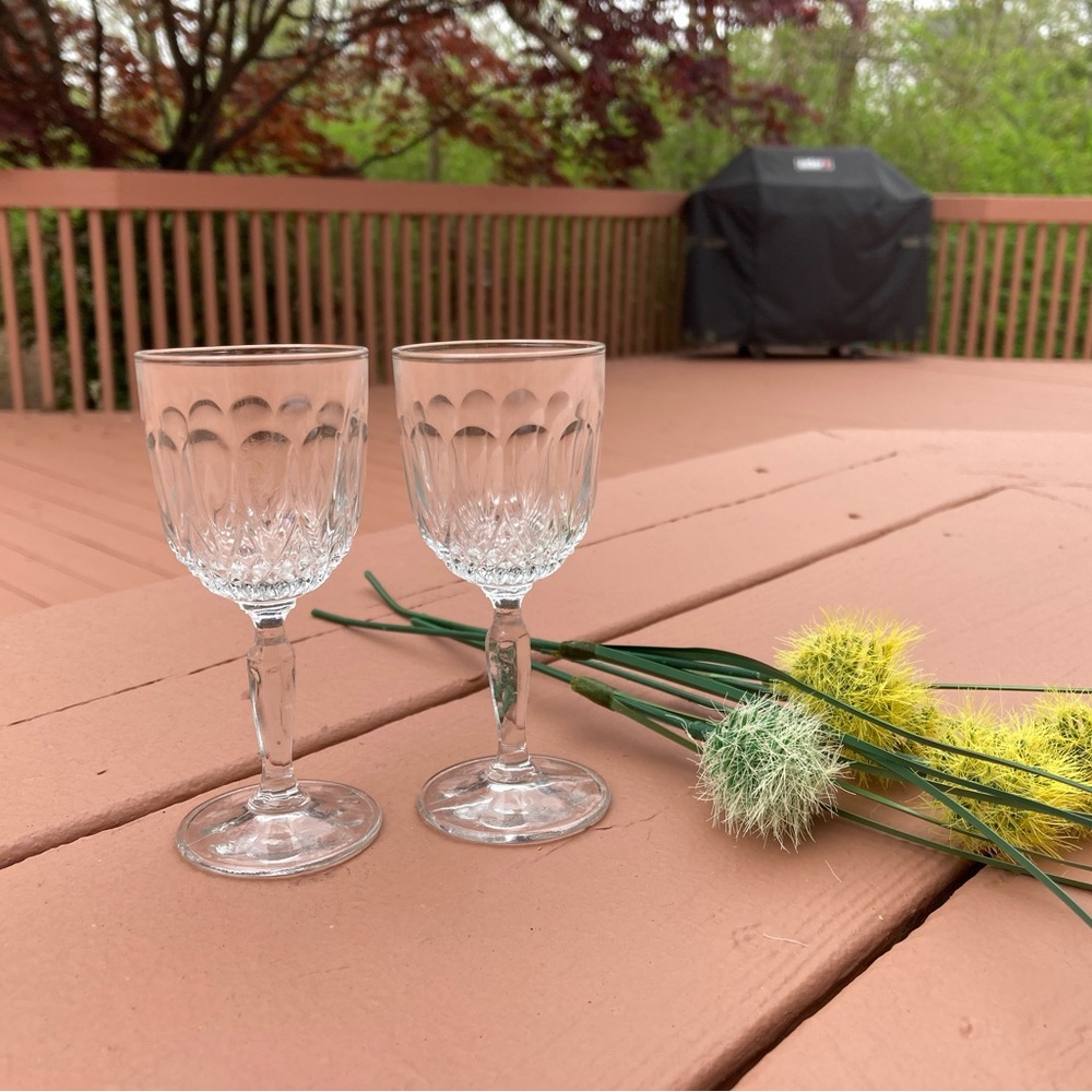 Wine glasses: etched vintage: small